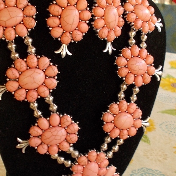 unknown Jewelry - SQUASH BLOSSOM necklace set in coral